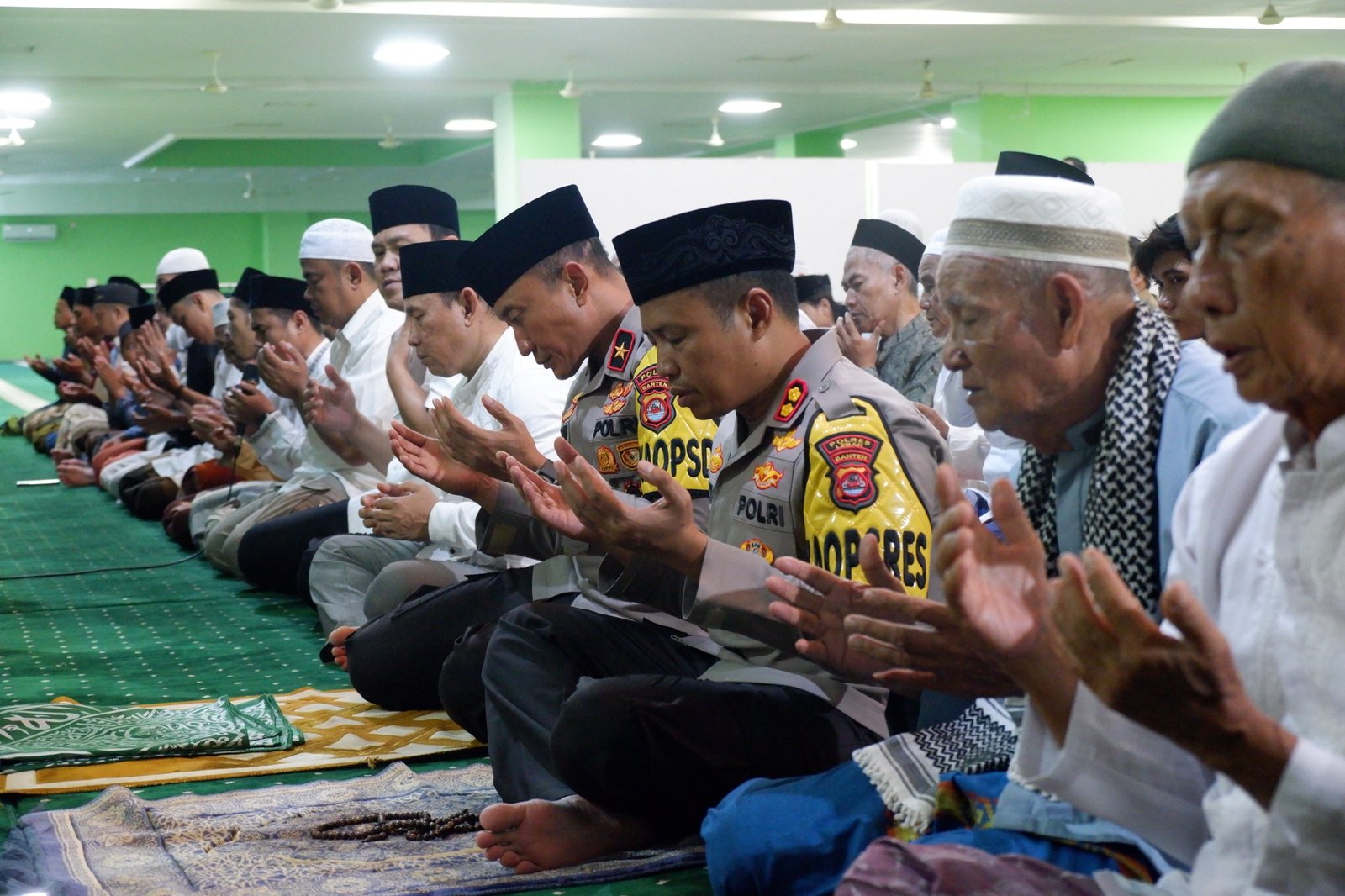 Tarling, Polda Banten Bawa Missi Cipta Kondisi Tarawih keliling bersama Wakapolda Banten Brigjendpol Sabilul Alif Rabu 13 Maret 2024. FOTO: dokumentasi Humas Polda Banten.