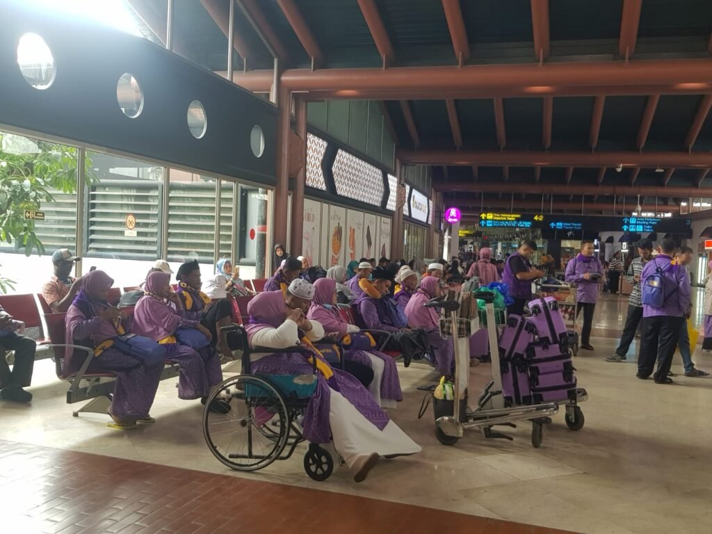 Jamaah umroh yang sedang menunggu keberangkatan di Bandara internasional Soekarno-Hatta. Dok: Istimewa