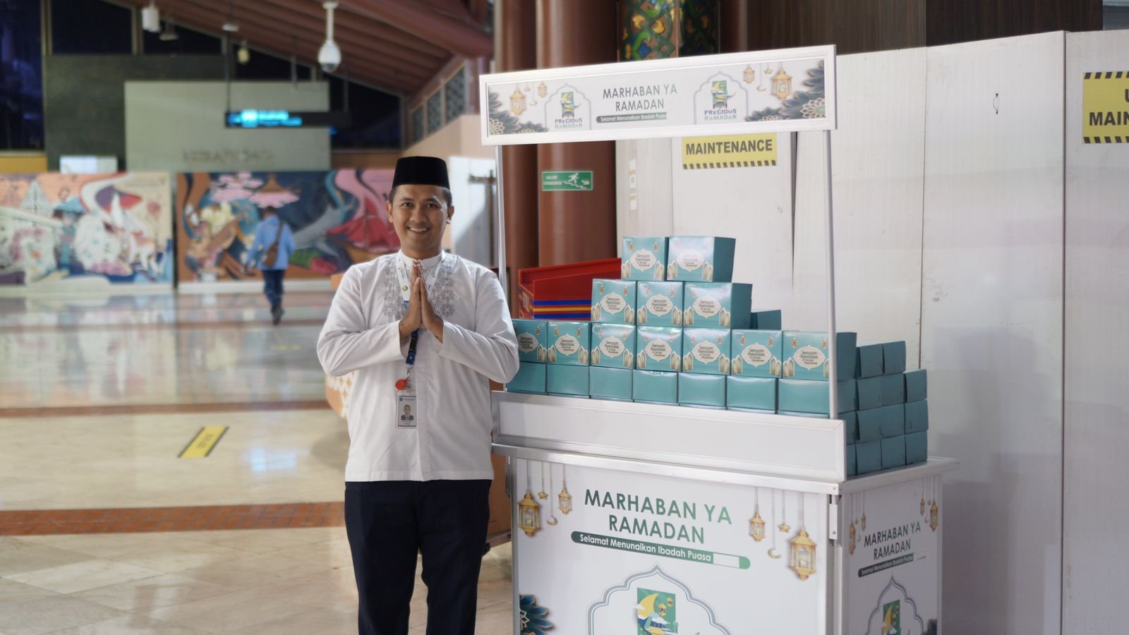 38.400 Box Takjil Gratis Dibagikan untuk Penumpang di Bandara Soekarno-Hatta Selama Ramadan Takjil gratis yang disediakan PT. Angkasa pura II untuk para penumpang yang berpuasa di Bandara internasional Soerakno-Hatta. Dok: Istimewa.