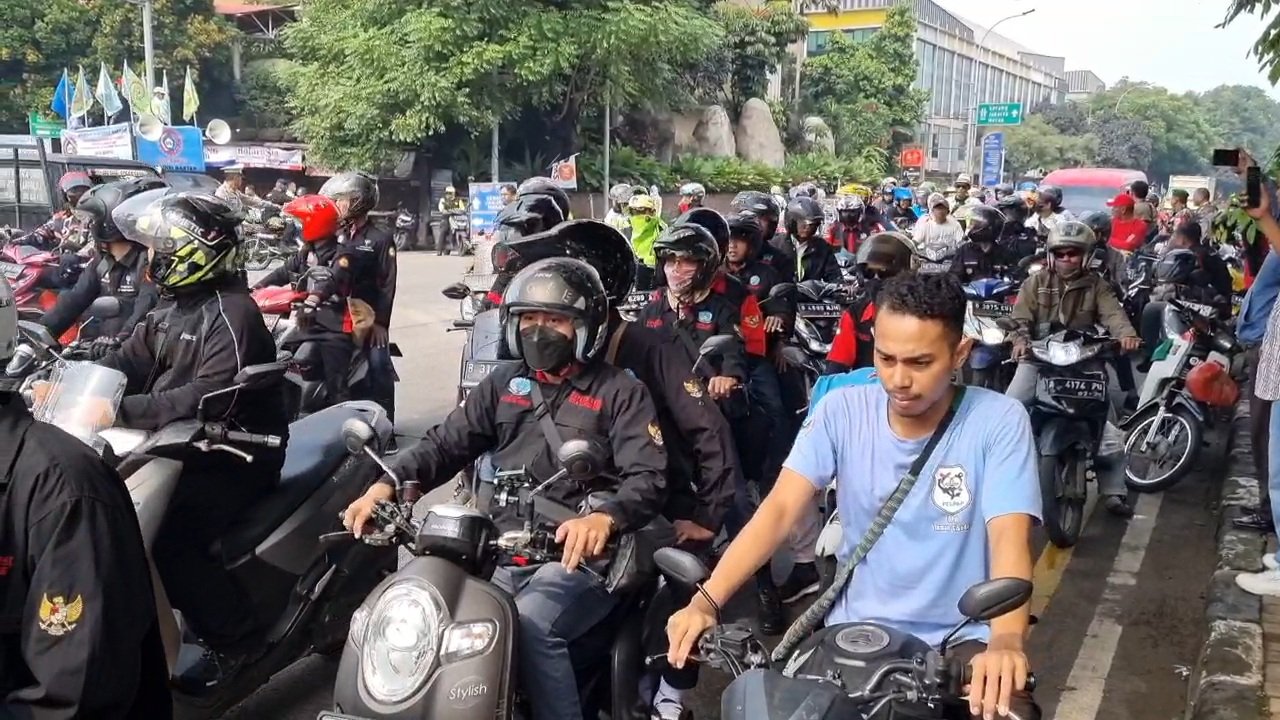 Ribuan Buruh Tergabung Dalam KSPSI Bergerak ke Jakarta