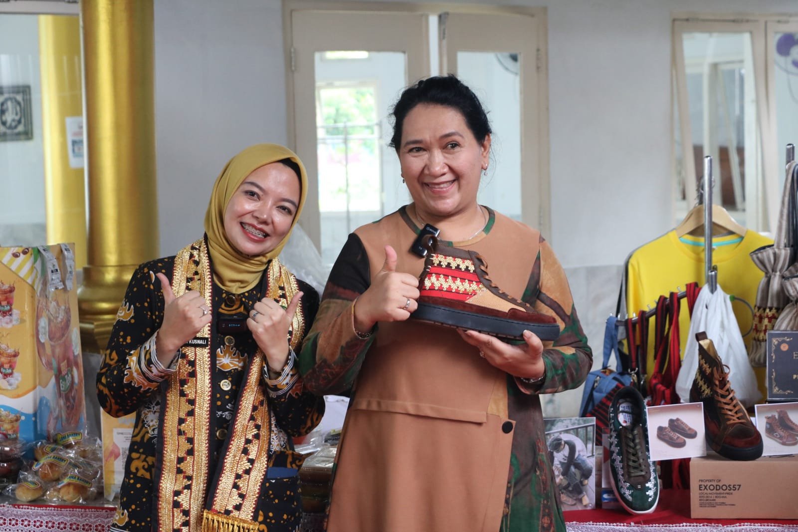 Kakanwil Sorta Delima Launching Sepatu Casual Tapis Lampung