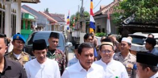 Jum’at Keliling: Bupati Maesyal Rasyid dan Camat Kresek Perkuat Silaturahmi dengan Warga